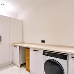 4 Bedroom Luxury With Private Pool Hot Tub Villa *