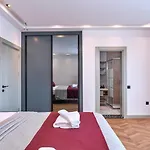 4 Bedroom Luxury With Private Pool Hot Tub Villa *