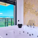 Villa 4 Bedroom Luxury With Private Pool Hot Tub *