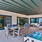 4 Bedroom Luxury With Private Pool Hot Tub Villa