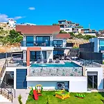 4 Bedroom Luxury With Private Pool Hot Tub Villa *