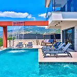 4 Bedroom Luxury With Private Pool Hot Tub Villa