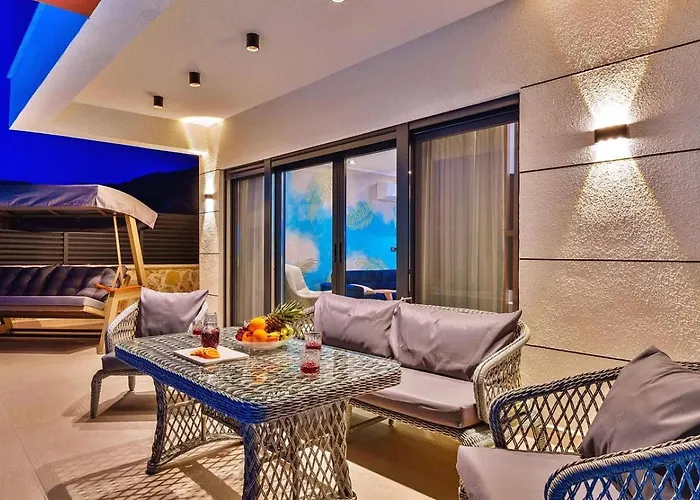 Villa 4 Bedroom Luxury With Private Pool Hot Tub *