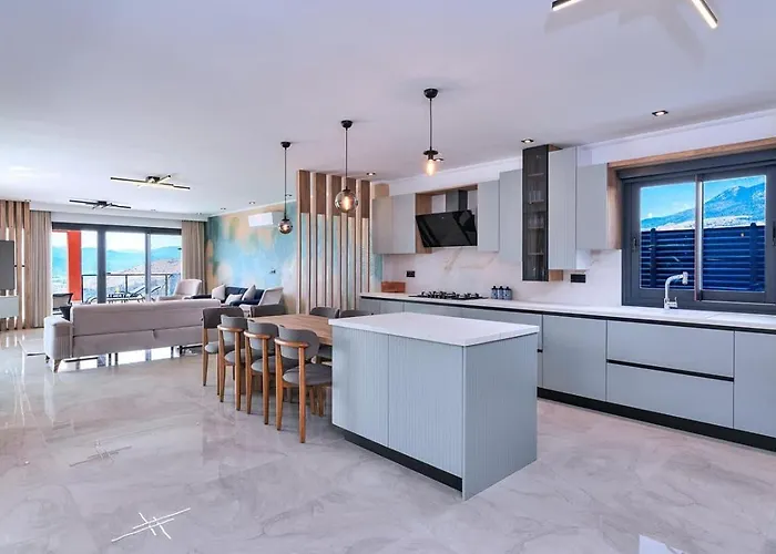 4 Bedroom Luxury With Private Pool Hot Tub Villa *