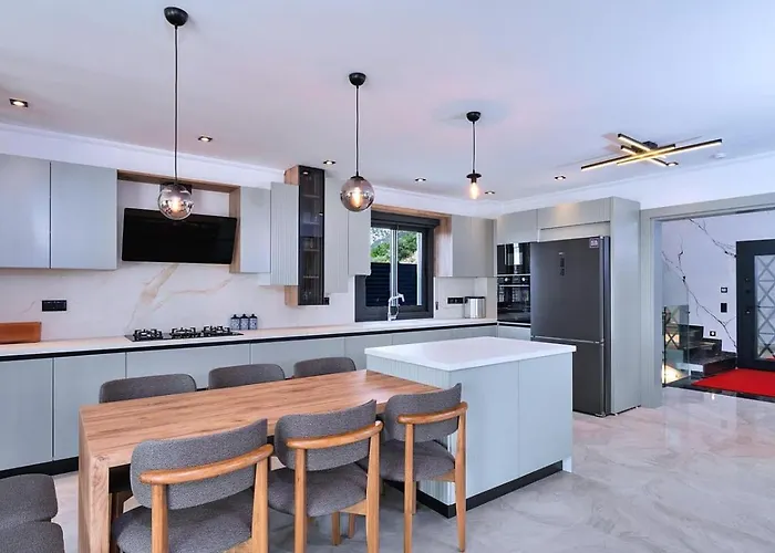 4 Bedroom Luxury With Private Pool Hot Tub