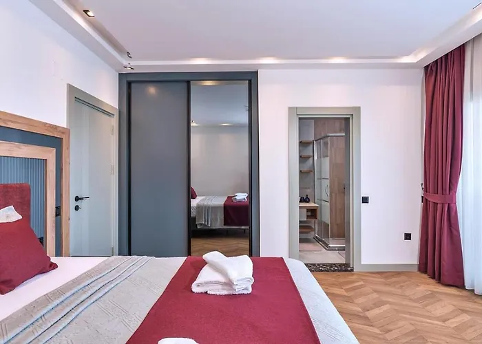 4 Bedroom Luxury With Private Pool Hot Tub Villa *