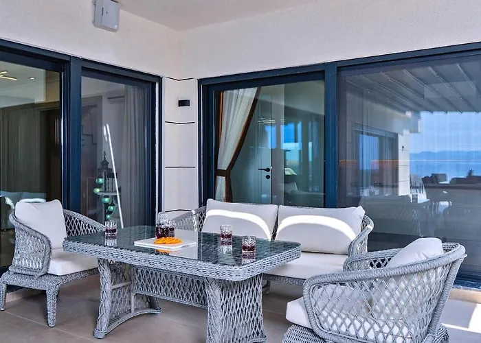 4 Bedroom Luxury With Private Pool Hot Tub