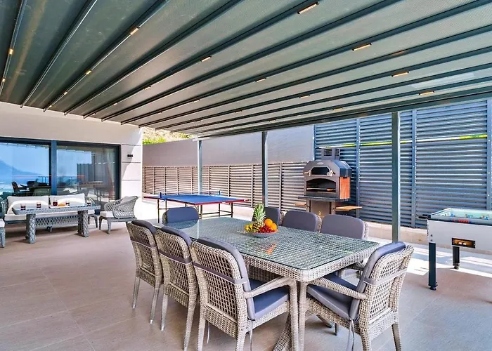4 Bedroom Luxury With Private Pool Hot Tub Villa