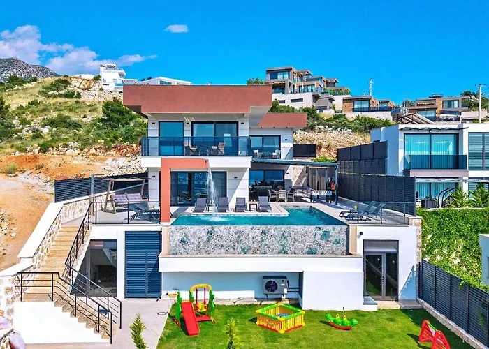 4 Bedroom Luxury With Private Pool Hot Tub Villa *
