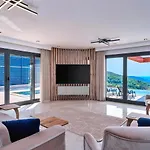 4 Bedroom Luxury With Private Pool Hot Tub Vila *