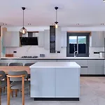 4 Bedroom Luxury With Private Pool Hot Tub