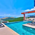 Vila 4 Bedroom Luxury With Private Pool Hot Tub Kalkan