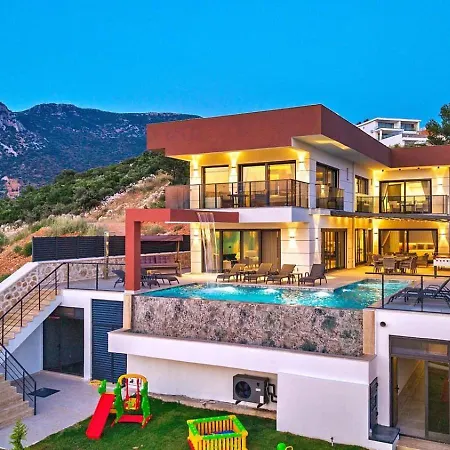 4 Bedroom Luxury With Private Pool Hot Tub فيلة