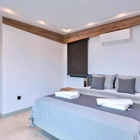 4 Bedroom Luxury With Private Pool Hot Tub Villa *