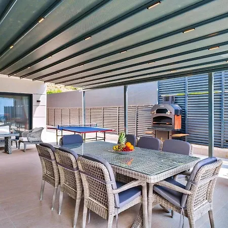 4 Bedroom Luxury With Private Pool Hot Tub Villa