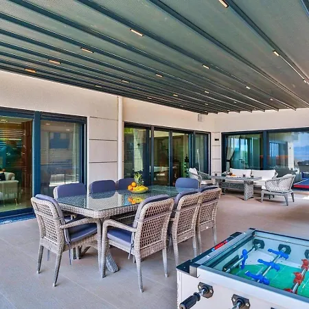 4 Bedroom Luxury With Private Pool Hot Tub Villa