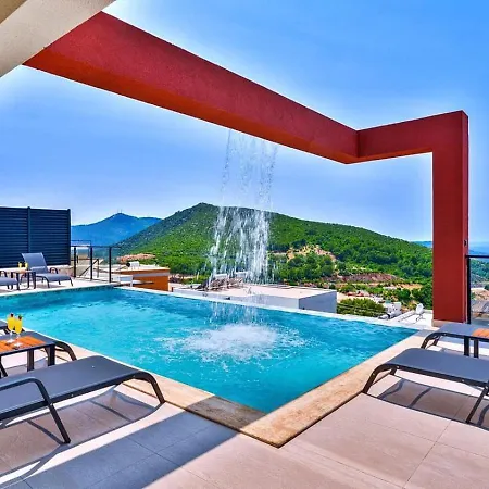4 Bedroom Luxury With Private Pool Hot Tub *