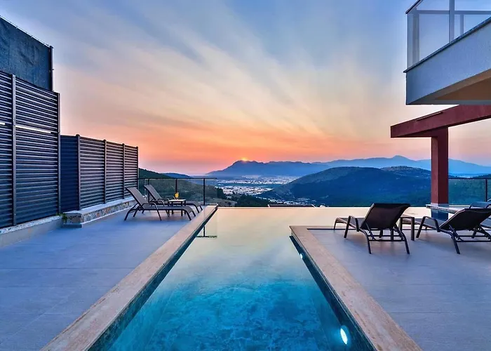 4 Bedroom Luxury With Private Pool Hot Tub كالكان
