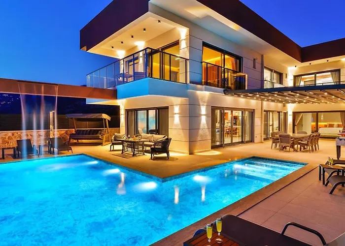 4 Bedroom Luxury With Private Pool Hot Tub فيلة كالكان
