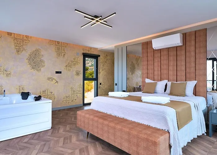 4 Bedroom Luxury With Private Pool Hot Tub كالكان