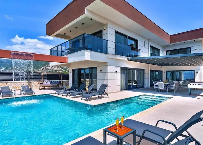 4 Bedroom Luxury With Private Pool Hot Tub فيلة